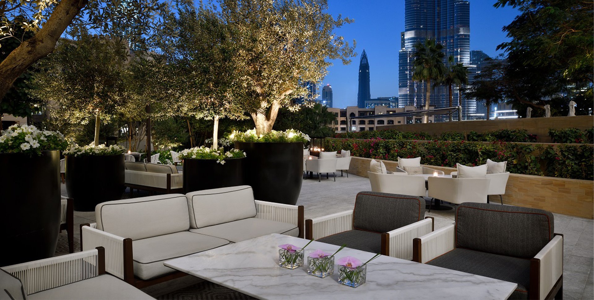 Secrets dubai. Ресторан the Garden в отеле address Downtown Dubai. Address Downtown Dubai 5. Address Downtown Hotel 5*. Ресторан the Garden в отеле address Downtown Dubai новогодние фото.