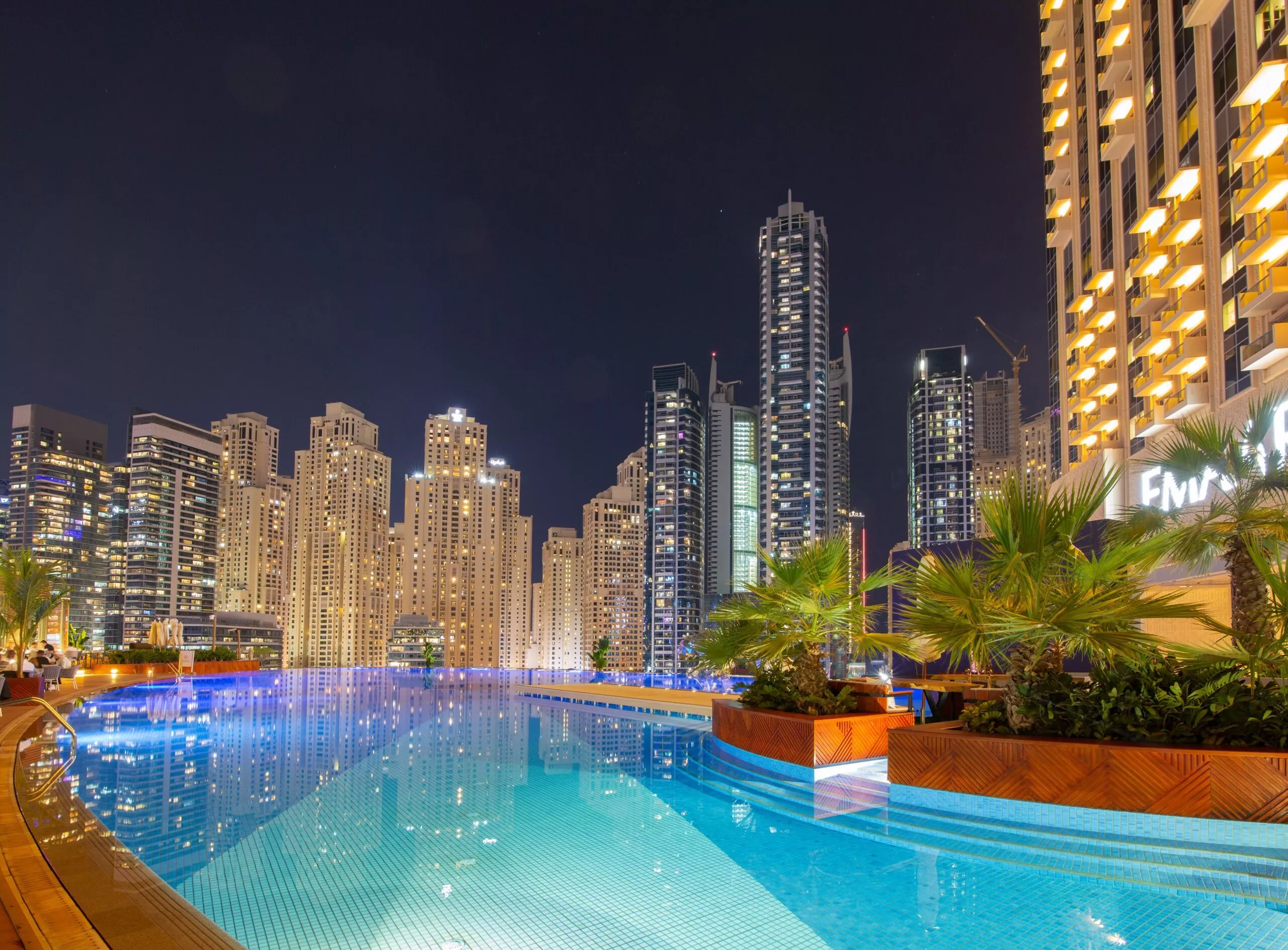 Marriott hotel marina dubai. The address Dubai Marina 5 бассейн.