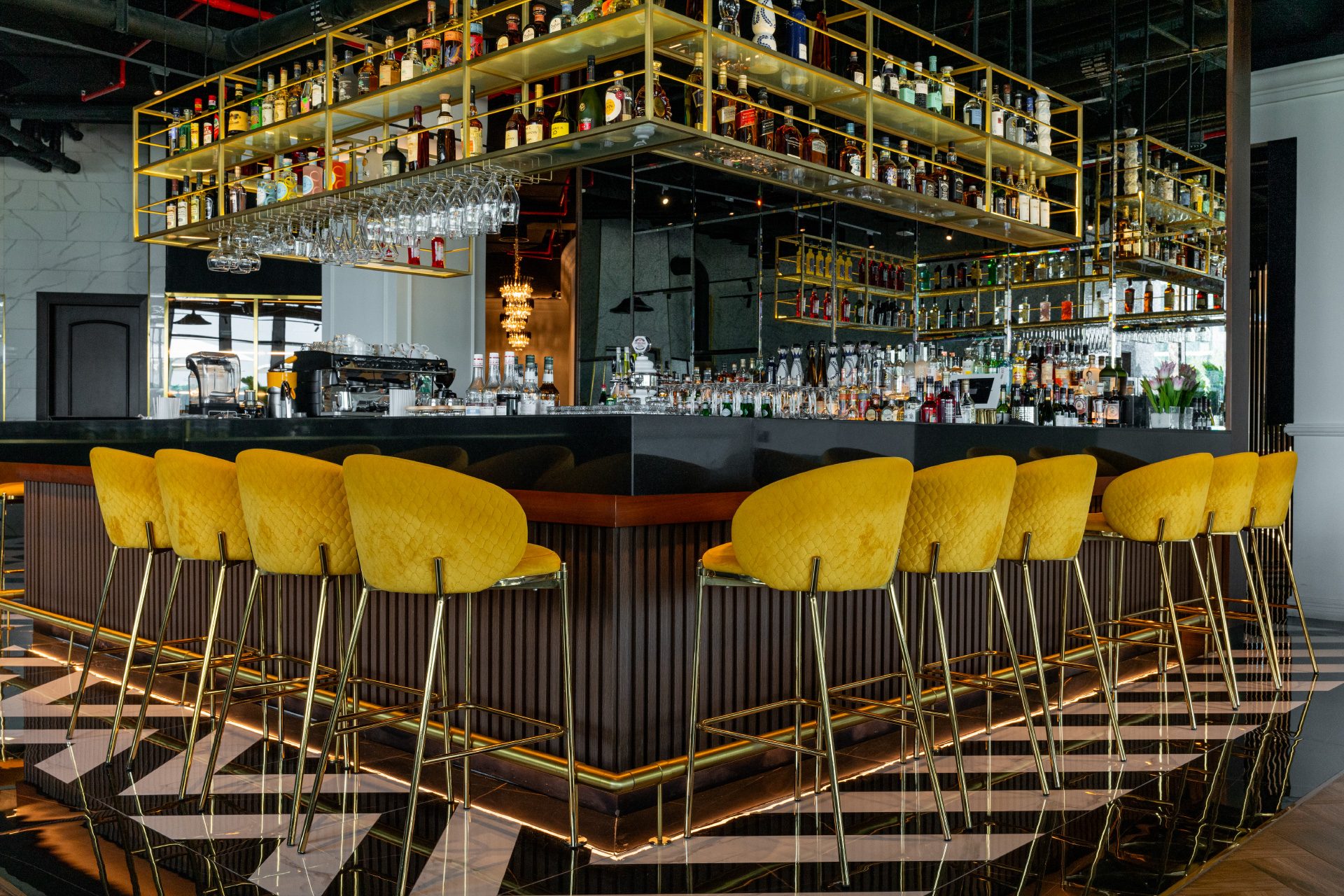 Farina-Happy-Hour